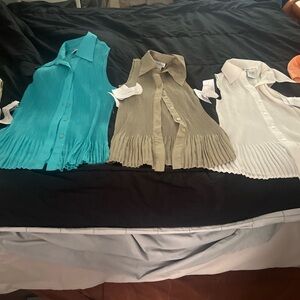 Sleeveless Pleated Blouse - Teal, Beige, White